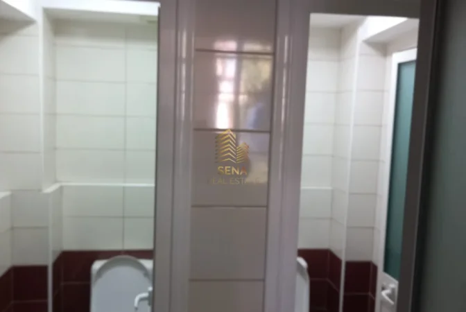 Tirane, jepet me qera ambjent biznesi Kati 0, 72 m² 700 € (Selite)