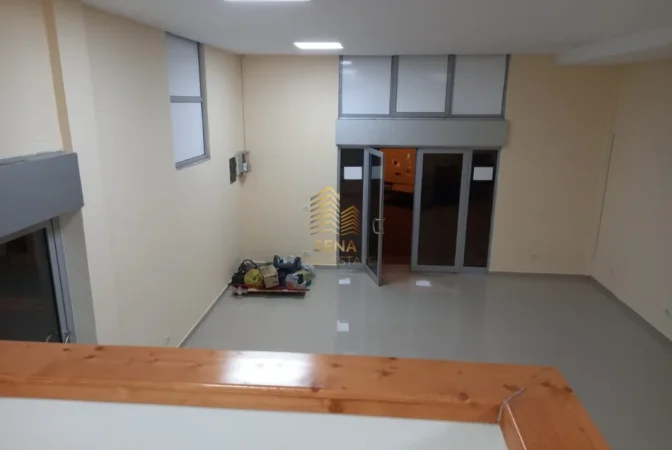 Tirane, jepet me qera ambjent biznesi Kati 0, 72 m² 700 € (Selite)