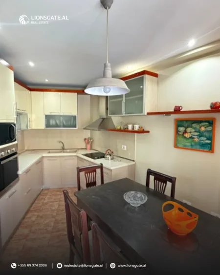 Tirane, jepet me qera apartament 2+1+Ballkon Kati 5, 125 m² 850 € 