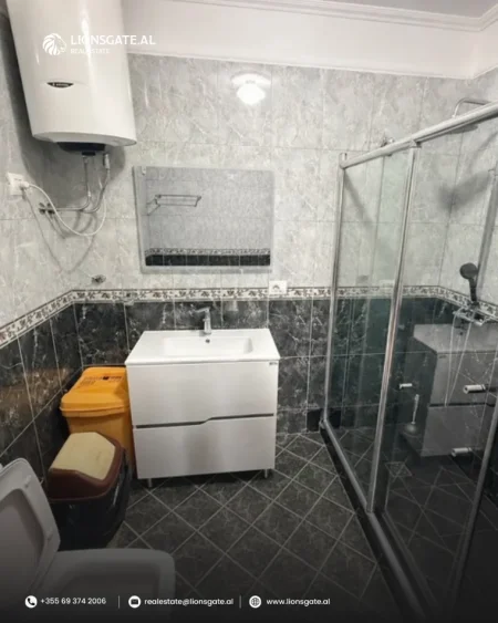 Tirane, jepet me qera apartament 2+1+Ballkon Kati 5, 125 m² 850 € 