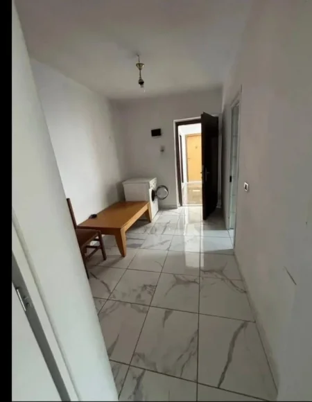 Tirane, jepet me qera apartament 1+1 Kati 4, 65 m² 370 € (Shkolla e Bashkuar)