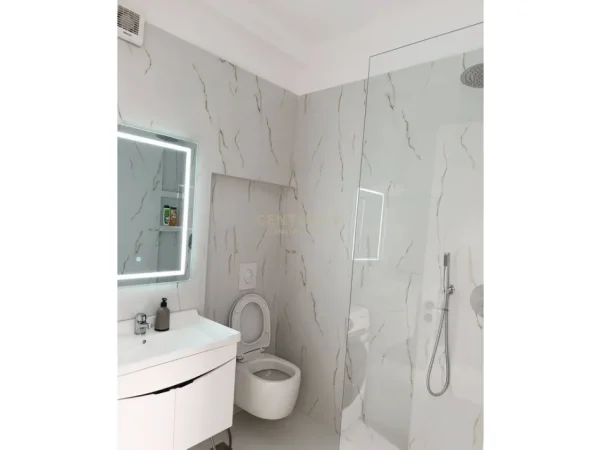 Tirane, jepet me qera apartament Kati 5, 40 m² 500 € 
