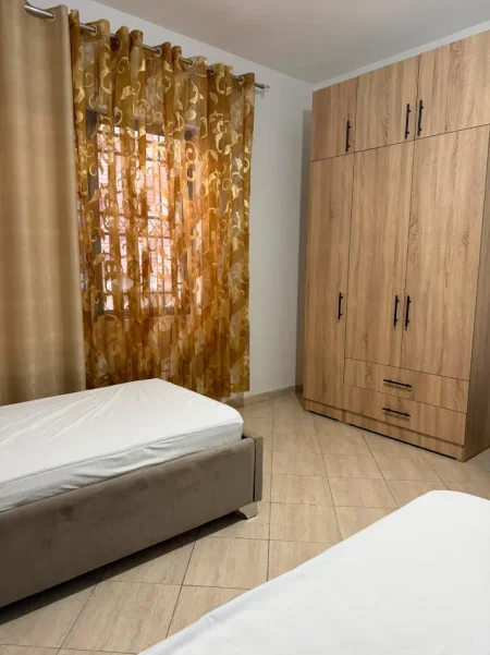 Tirane, jepet me qera apartament 2+1 Kati 1, 100 m² 400 € (Tek Bar Artisti)