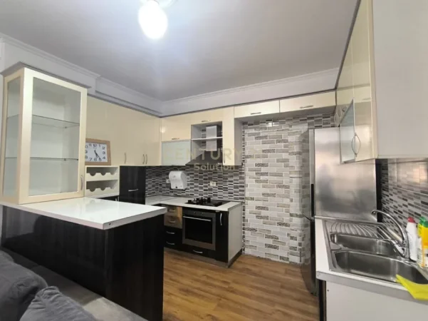 Tirane, jepet me qera apartament 2+1 Kati 7, 110 m² 550 € (Astir)