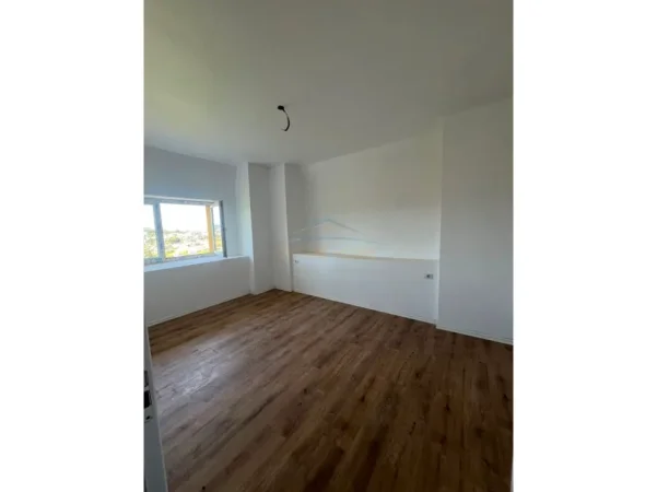 Tirane, shitet apartament 2+1 Kati 4, 93 m² (Rezidenca Lake Land, Farke)