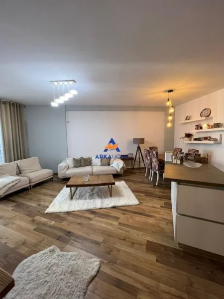 Tirane, jepet me qera apartament 1+1+Ballkon Kati 5, 80 m² 590 € 