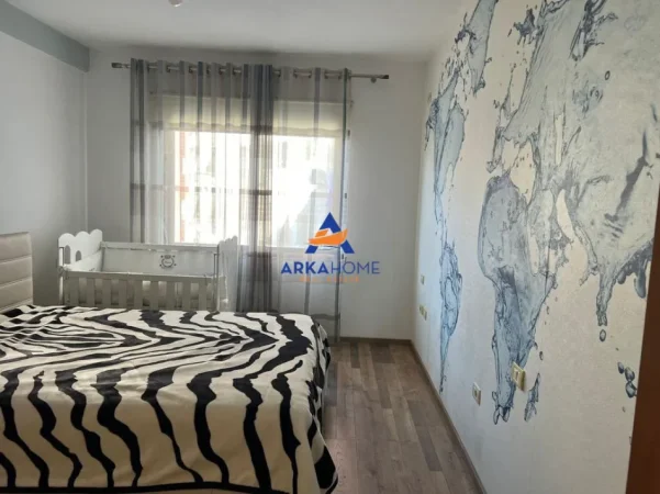Tirane, jepet me qera apartament 1+1+Ballkon Kati 5, 80 m² 590 € 
