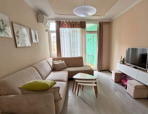 Tirane, jepet me qera apartament 2+1 , 96 m² 750 € 