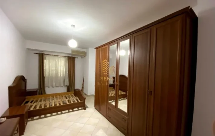 Tirane, jepet me qera apartament 2+1+Ballkon Kati 1, 100 m² 500 € (Yzberisht)