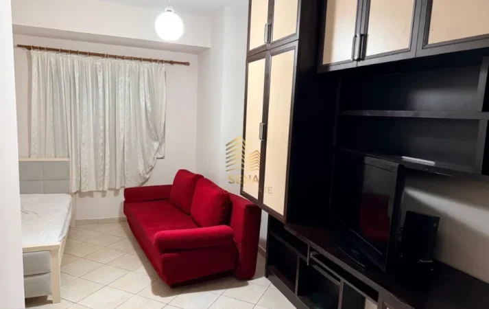Tirane, jepet me qera apartament 2+1+Ballkon Kati 1, 100 m² 500 € (Yzberisht)