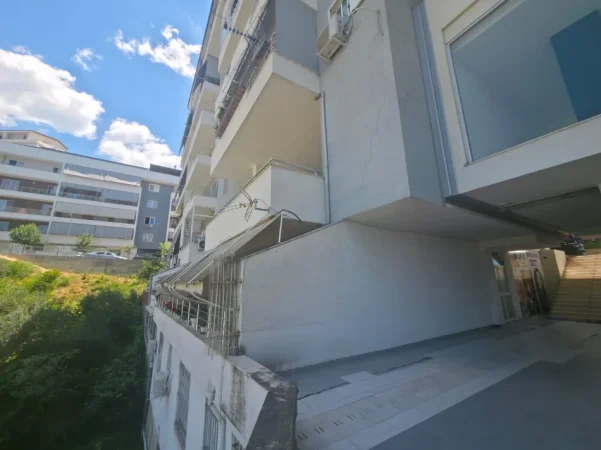 Tirane, shitet garsonier 1+1 Kati -1, 43 m² 5.500.000 € (Rruga Muhamet Deliu)