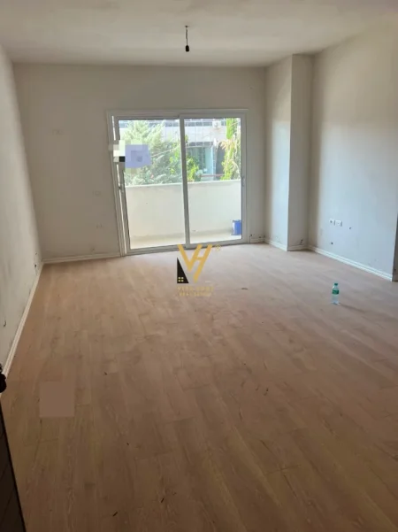 Tirane, shitet apartament 2+1+Ballkon Kati 1, 93 m² 168.000 € (YZBERISHT)