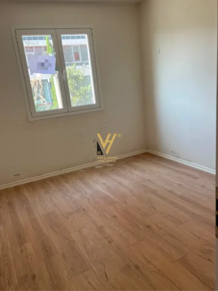 Tirane, shitet apartament 2+1+Ballkon Kati 1, 93 m² 168.000 € (YZBERISHT)