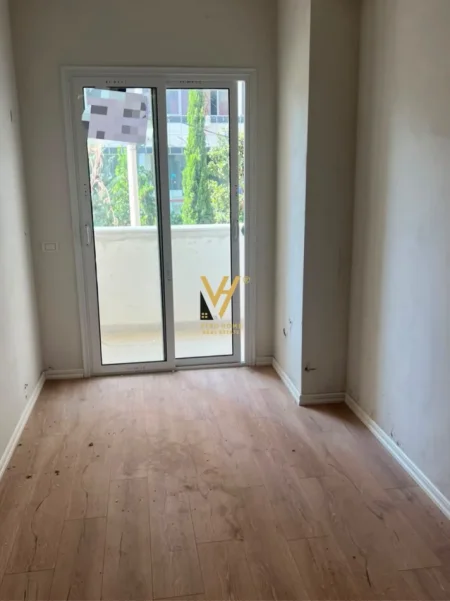 Tirane, shitet apartament 2+1+Ballkon Kati 1, 93 m² 168.000 € (YZBERISHT)