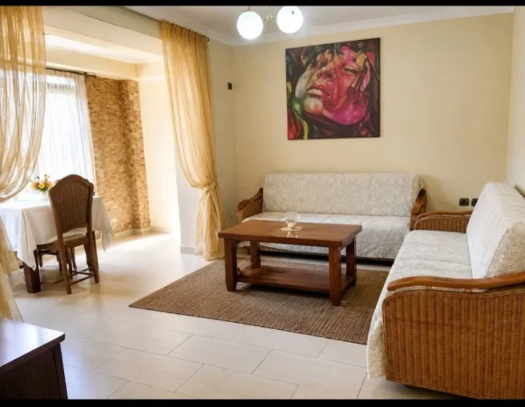 Tirane, jepet me qera apartament 2+1 Kati 2, 90 m² 600 € (21 Dhjetori)
