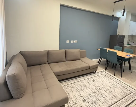 Tirane, jepet me qera apartament 1+1 , 65 m² 650 € 