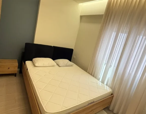 Tirane, jepet me qera apartament 1+1 , 65 m² 650 € 