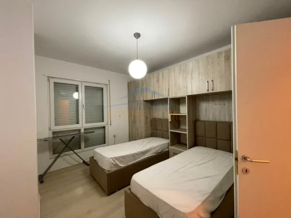 Tirane, jepet me qera apartament 2+1 Kati 9, 87 m² 650 € (Rruga 5 Maj, Tirane)