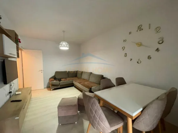 Tirane, jepet me qera apartament 2+1 Kati 9, 87 m² 650 € (Rruga 5 Maj, Tirane)