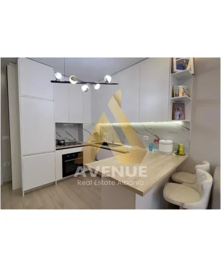 Tirane, shitet apartament 2+1+Ballkon Kati 8, 104 m² 125.000 € (Rruga Roma)