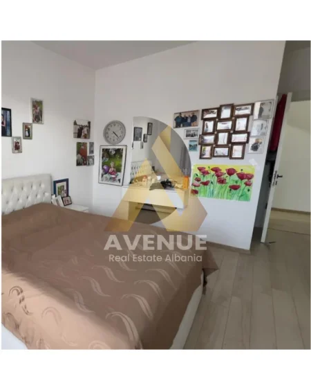 Tirane, shitet apartament 2+1+Ballkon Kati 8, 104 m² 125.000 € (Rruga Roma)