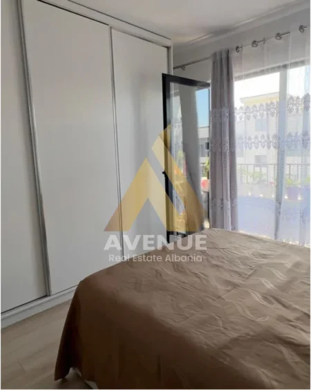 Tirane, shitet apartament 2+1+Ballkon Kati 8, 104 m² 125.000 € (Rruga Roma)