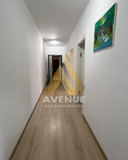 Tirane, shitet apartament 2+1+Ballkon Kati 8, 104 m² 125.000 € (Rruga Roma)