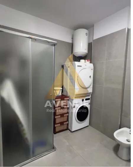 Tirane, shitet apartament 2+1+Ballkon Kati 8, 104 m² 125.000 € (Rruga Roma)