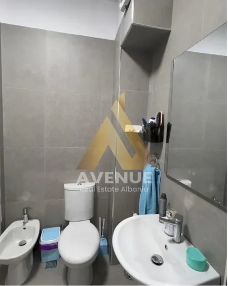 Tirane, shitet apartament 2+1+Ballkon Kati 8, 104 m² 125.000 € (Rruga Roma)