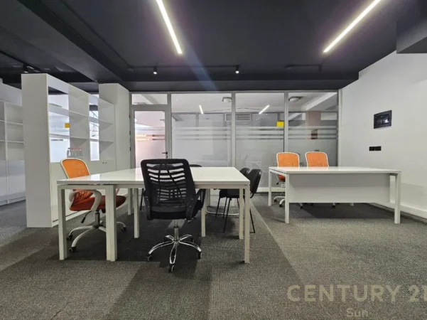 Tirane, jepet me qera ambjent biznesi Kati 1, 70 m² 1100 € (Pazari i Ri)