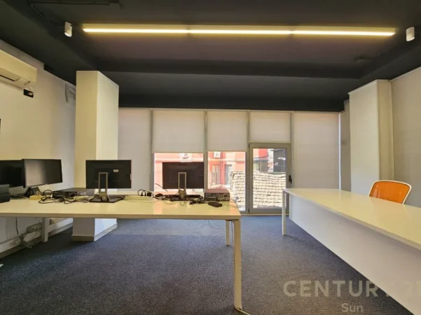 Tirane, jepet me qera ambjent biznesi Kati 1, 70 m² 1100 € (Pazari i Ri)