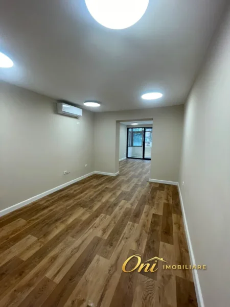 Tirane, jepet me qera zyre Kati 1, 110 m² 1.200 € (RRUGA E KOSOVAREVE)