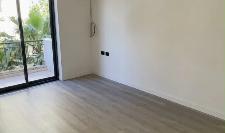 Tirane, jepet me qera zyre Kati 3, 70 m² 650 € 