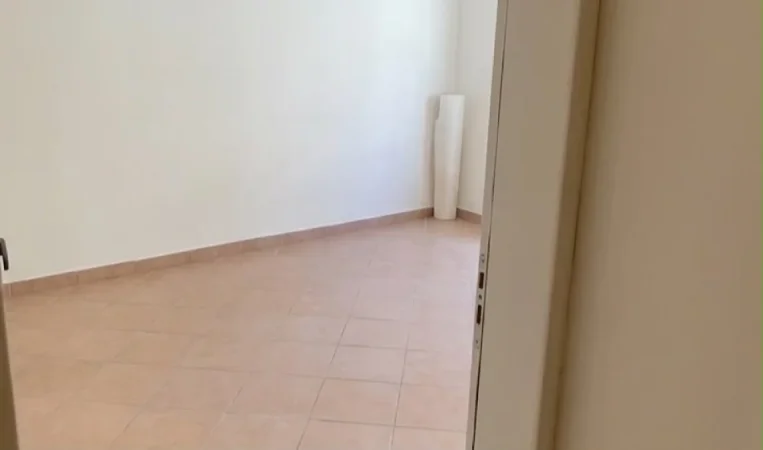 Tirane, jepet me qera zyre Kati 3, 70 m² 650 € 