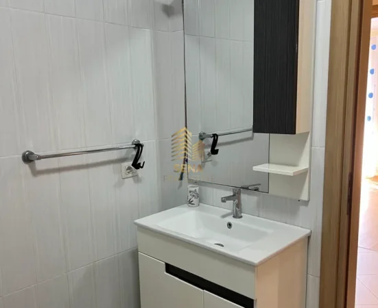 Tirane, jepet me qera apartament 2+1+Ballkon Kati 4, 114 m² 700 € (Pazari i Ri)