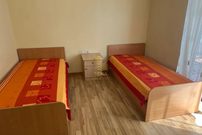 Tirane, jepet me qera apartament 2+1+Ballkon Kati 4, 114 m² 700 € (Pazari i Ri)