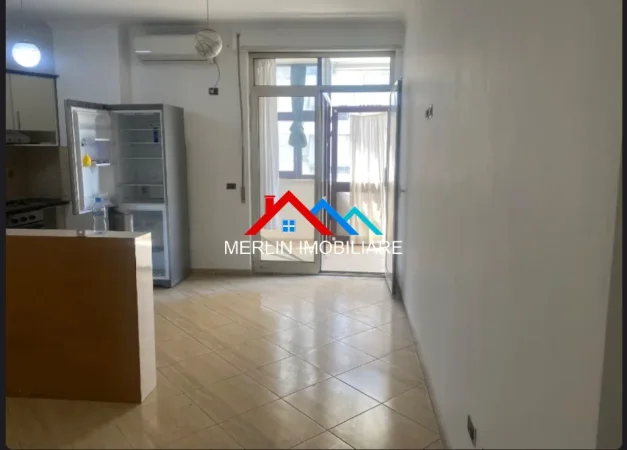 Tirane, jepet me qera apartament 2+1+Ballkon Kati 8, 92 m² 600 € (BULEVARDI ZHAN DARK)