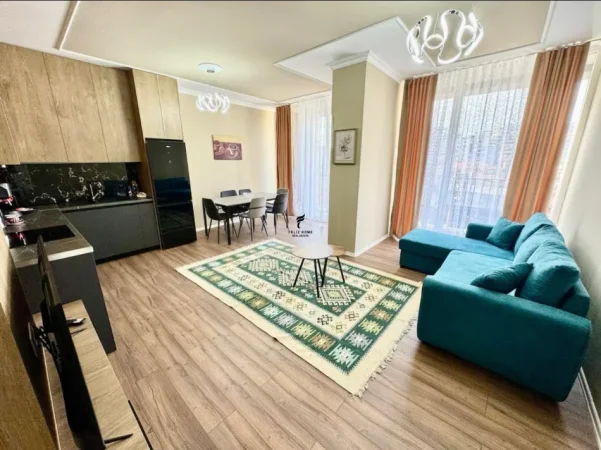 Tirane, jepet me qera apartament 2+1 Kati 1, 110 m² 800 € (QENDER)