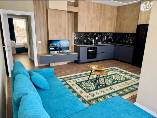 Tirane, jepet me qera apartament 2+1 Kati 1, 110 m² 800 € (QENDER)