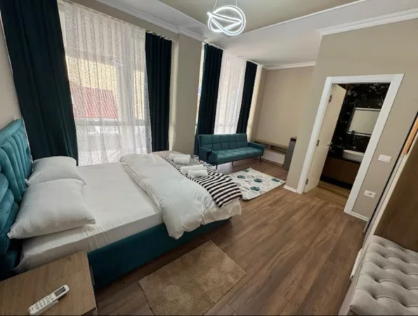 Tirane, jepet me qera apartament 2+1 Kati 1, 110 m² 800 € (QENDER)