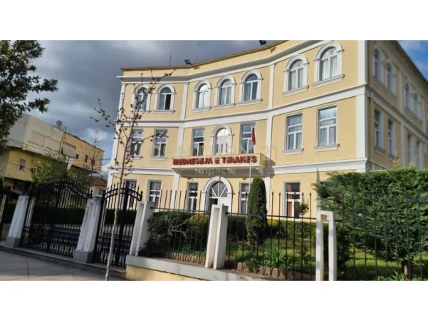 Tirane, jepet me qera apartament 1+1 Kati 5, 60 m² 450 € 