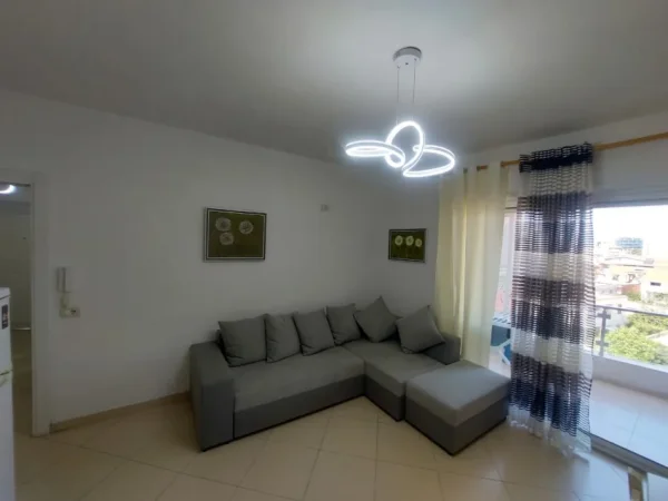 Tirane, jepet me qera apartament 2+1 Kati 3, 90 m² 0 € (21 Dhjetori)