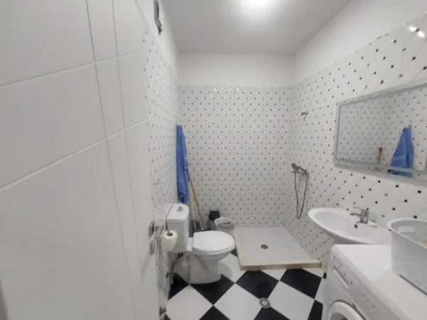 Tirane, jepet me qera apartament 2+1 Kati 3, 90 m² 0 € (21 Dhjetori)