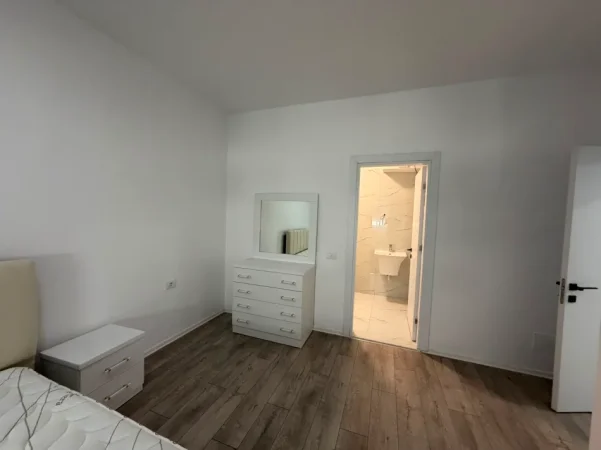 Tirane, jepet me qera apartament 2+1+Ballkon Kati 5, 100 m² 500 € (Rruga "Donald Trump" prane "Concept Home Real Estate")