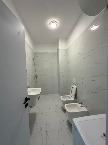 Tirane, jepet me qera apartament 2+1+Ballkon Kati 5, 100 m² 500 € (Rruga "Donald Trump" prane "Concept Home Real Estate")