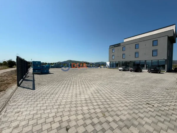 Tirane, shitet ambjent biznesi , 3.600 m² 