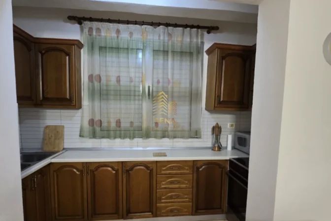 Tirane, jepet me qera apartament 2+1 Kati 2, 92 m² 500 € (Laprake)
