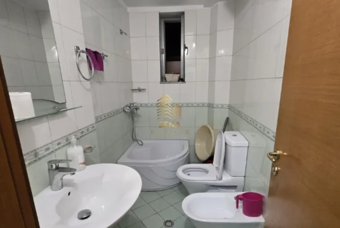 Tirane, jepet me qera apartament 2+1 Kati 2, 92 m² 500 € (Laprake)
