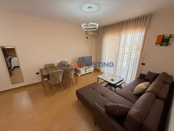 Tirane, jepet me qera apartament 1+1 , 550 € (Laprake)