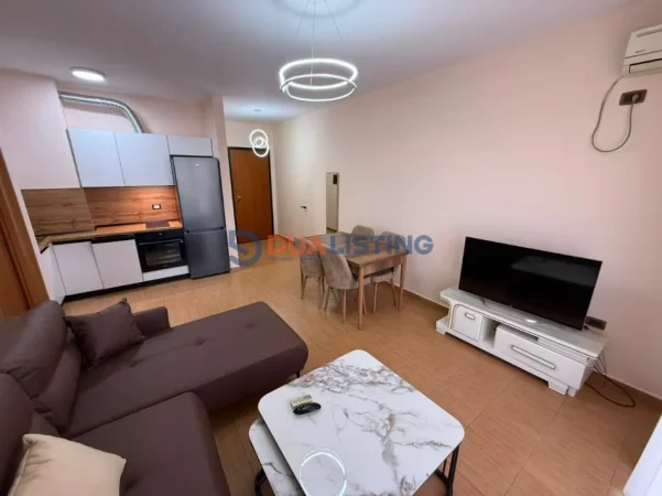 Tirane, jepet me qera apartament 1+1 , 550 € (Laprake)